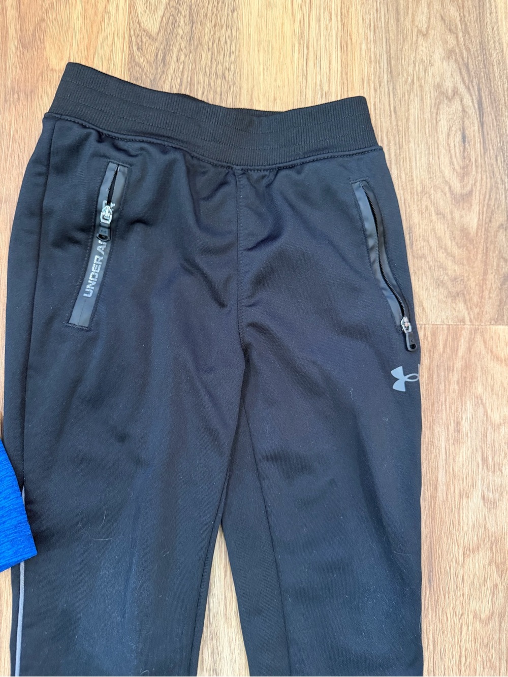 Under Armour 4T Matching Outfit Set Blue Top & Black Joggers - Picture 5 of 5